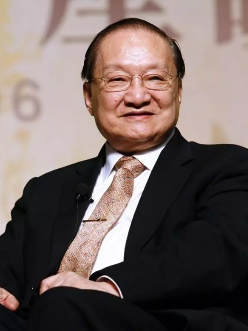 1992年，金庸邀请聂卫平来家中做客，席间聂卫平连吃了13只大闸蟹，十分过瘾！