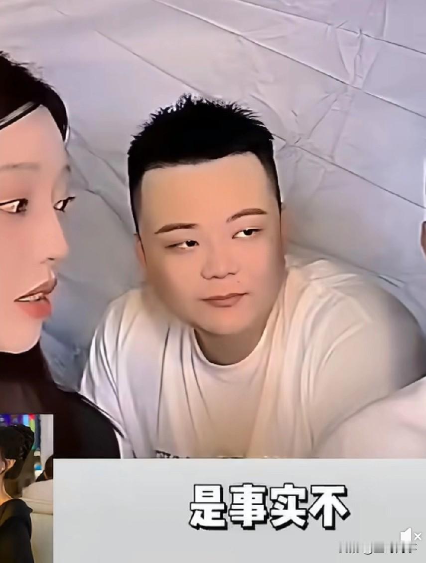 娜美深夜直播聊沈曼与老二的感情，一句话直接说透。娜美直言：沈曼和老二爱到最后全凭