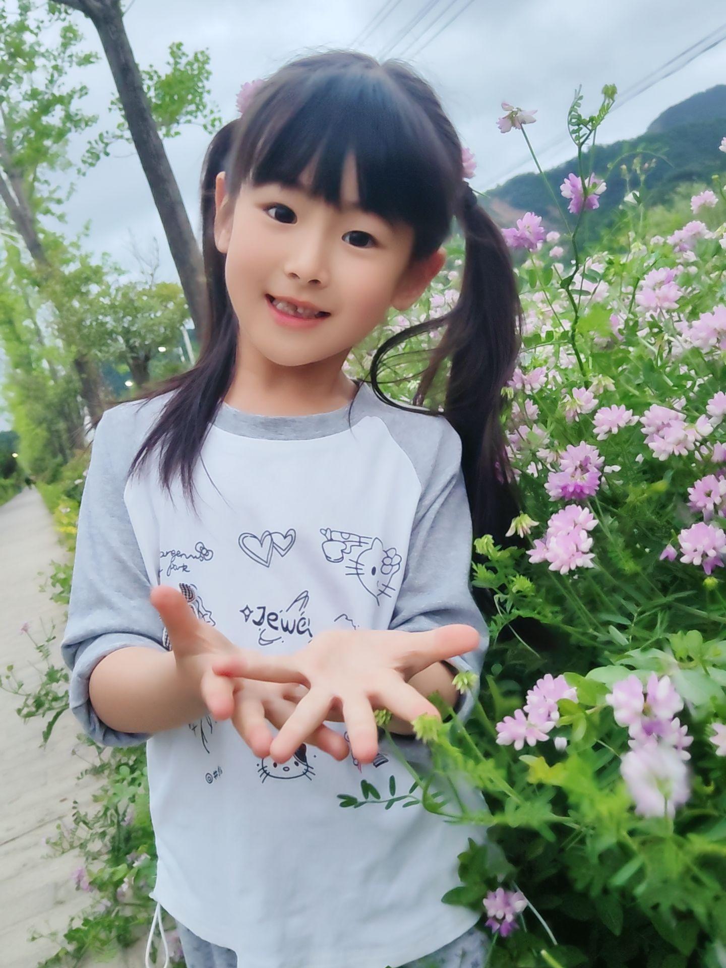 人生幸福的事，就是我有一个女儿，更幸福的是我有两个女儿   👧🏻