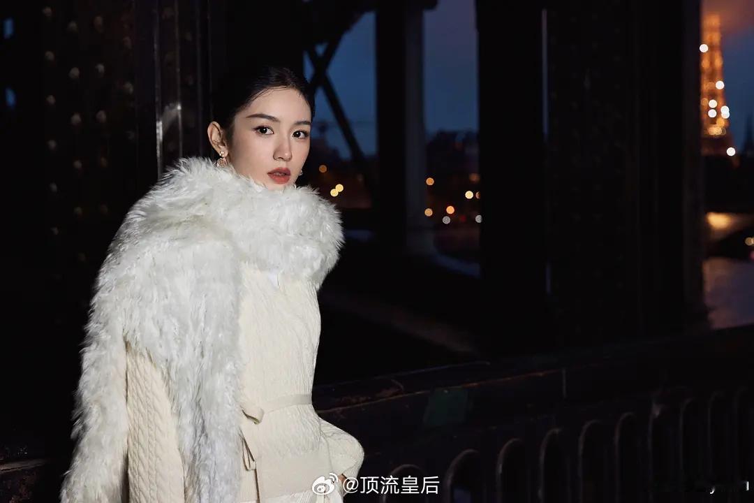 周也巴黎出图好富家千金