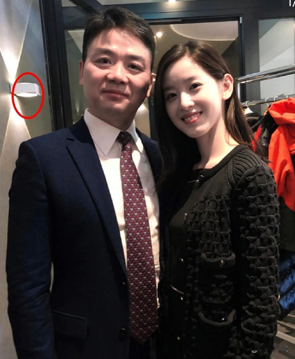 果然没看错人，章泽天嫁对了。老公刘强东以京东集团名义给香港捐了3000万物资