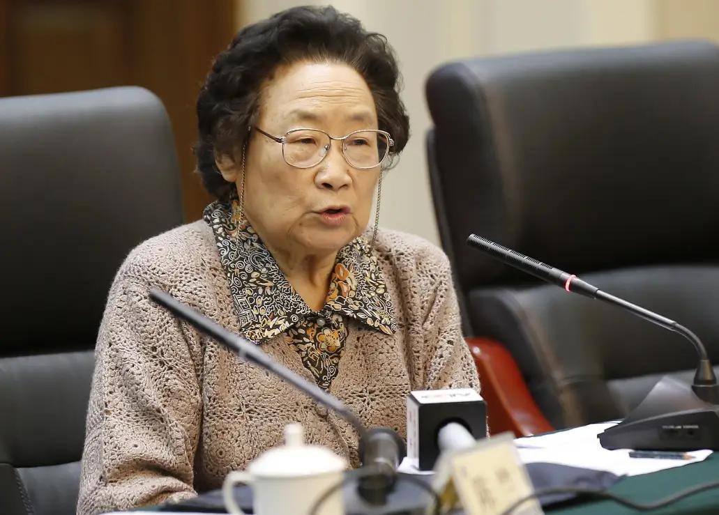 很多人跟着德国媒体瞎起哄，说中国科学家长期无缘诺贝尔科学奖，是中国科研能力不行、