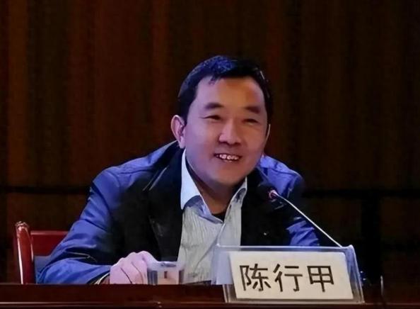 一次，陈行甲找上级汇报工作时，竟被上级恶狠狠呵斥“你给老子滚！你只是下属，老子