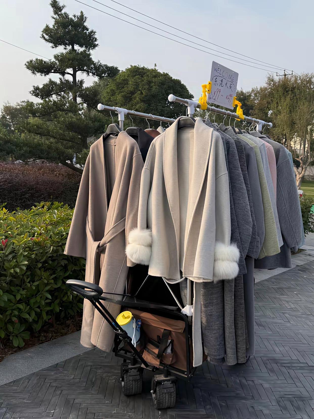 现在这生意都搬到小区了么，1000到500元不等，我还是停下来选一件吧！[捂脸哭]