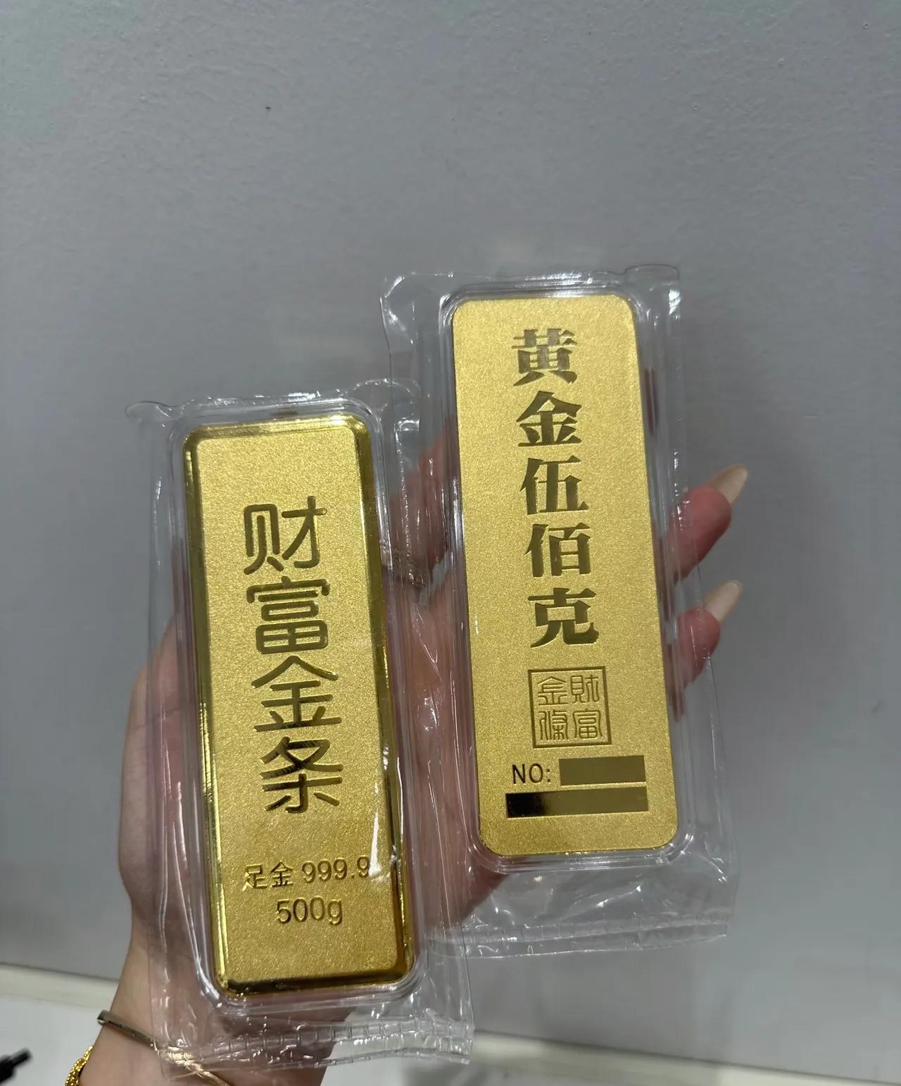 不查不知道，一查才知道金价直接989一夜之间跌破了心理价位，真是让所有做黄