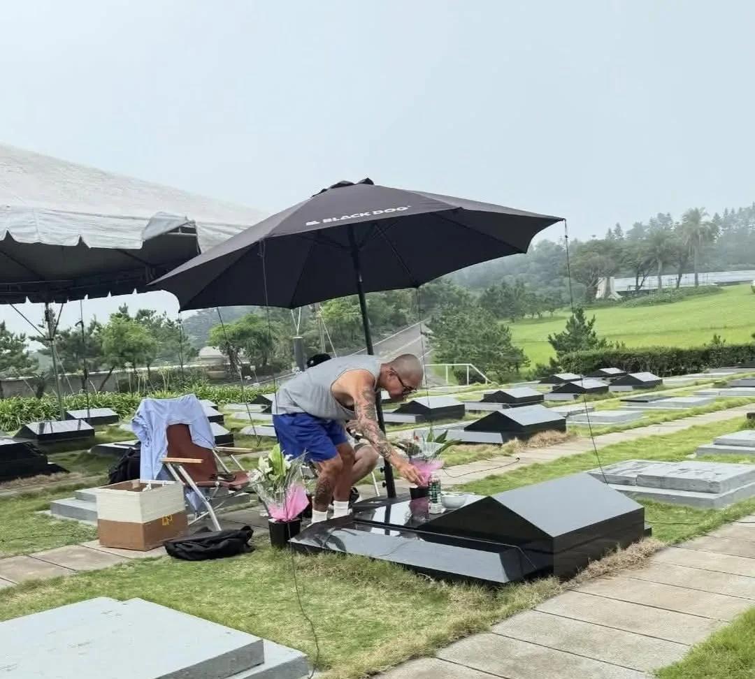 不惧暴雨天天报到！韩国欧巴具俊晔再赴金宝山「相伴大S徐熙媛」网友不舍：希望他早