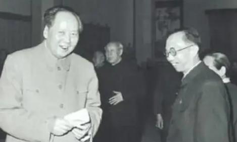 1964年，毛主席突然询问溥仪的工资，当听到只有180元时，主席脸色顿时大变：薪