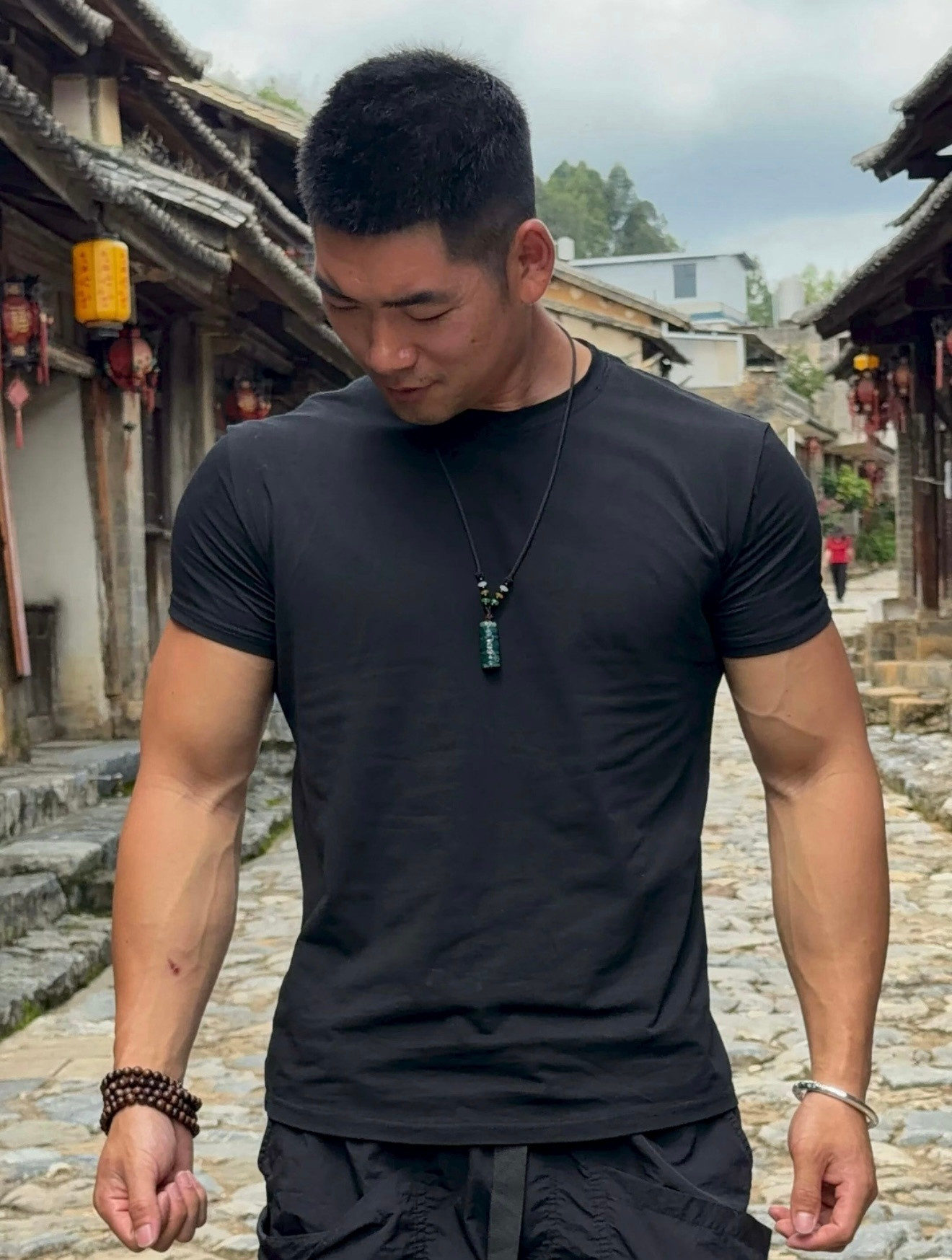 石板藏岁月，一叶渡千山肌肉男茶掌柜茶马古道岁月神偷胸腹肌健身茶人