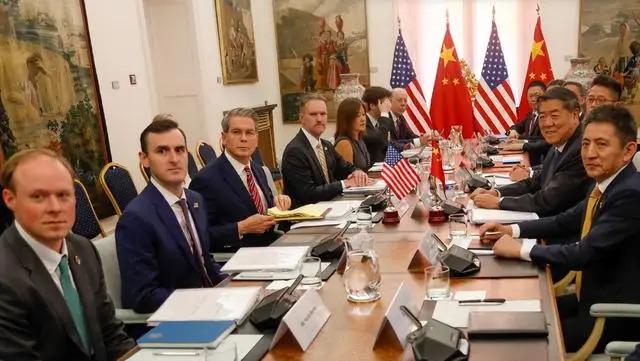 中美巴黎谈判七小时结束，双方没有发布任何联合声明，连"建设性沟通"这种外交套话都