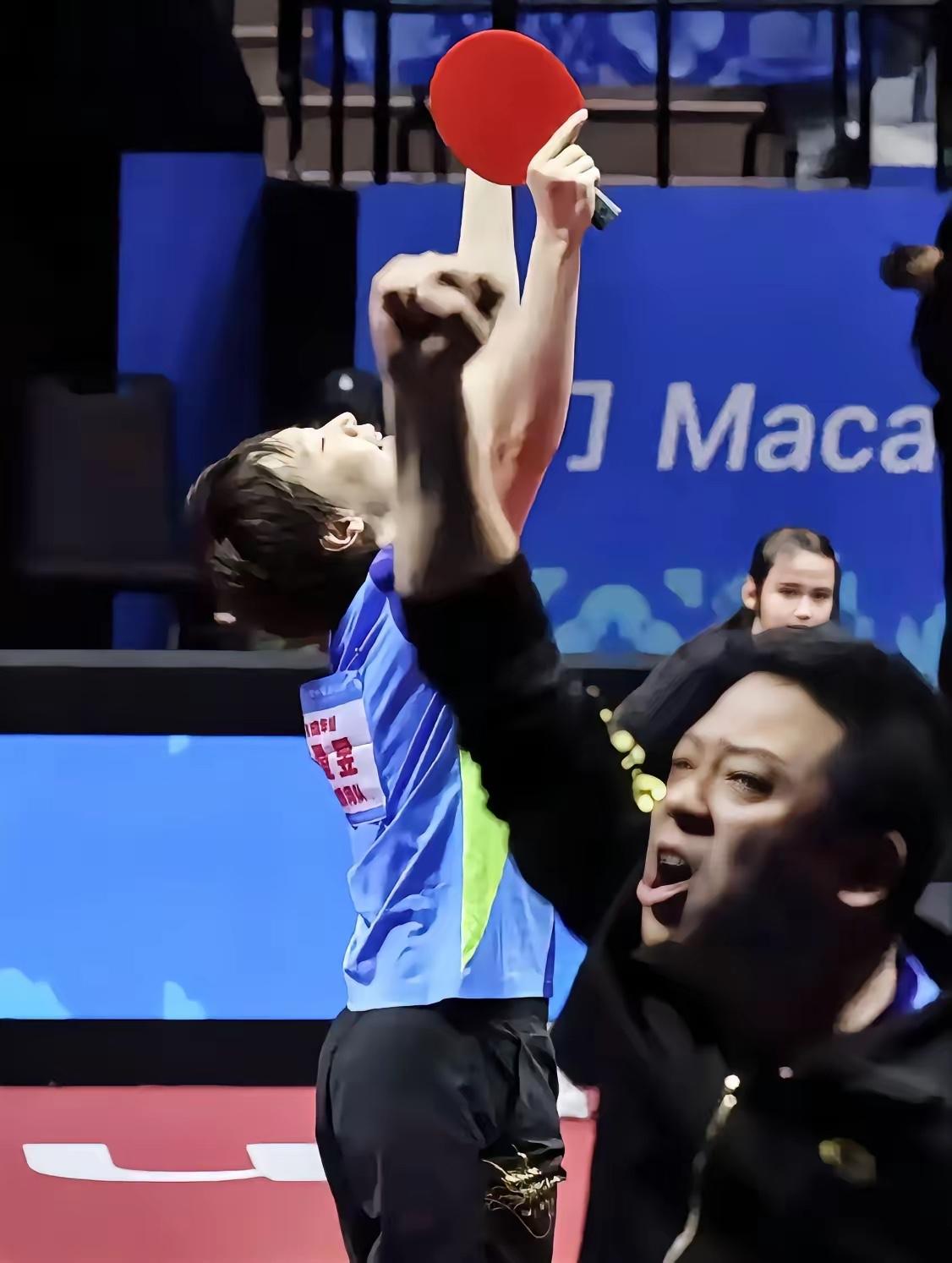 这下彻底火出圈了！王曼昱爆火背后，藏着个“最大赢家”——陪了她十几年的海峰教