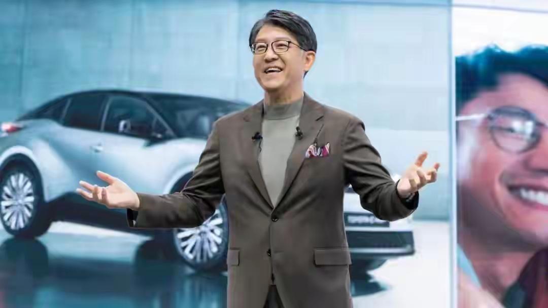 丰田前社长佐藤恒治在2026年3月25日的丰田全球供应商大会上，对着台下484家