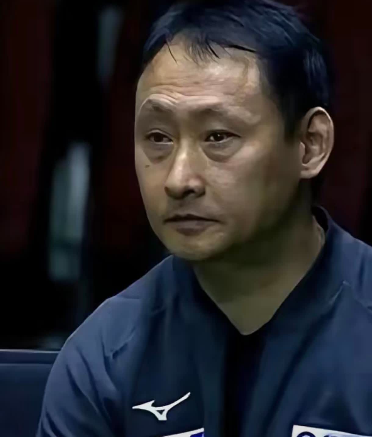 张本宇绝对想不到，自己儿子张本智和跟薛飞的对决，场上观众喊的是中国队加油