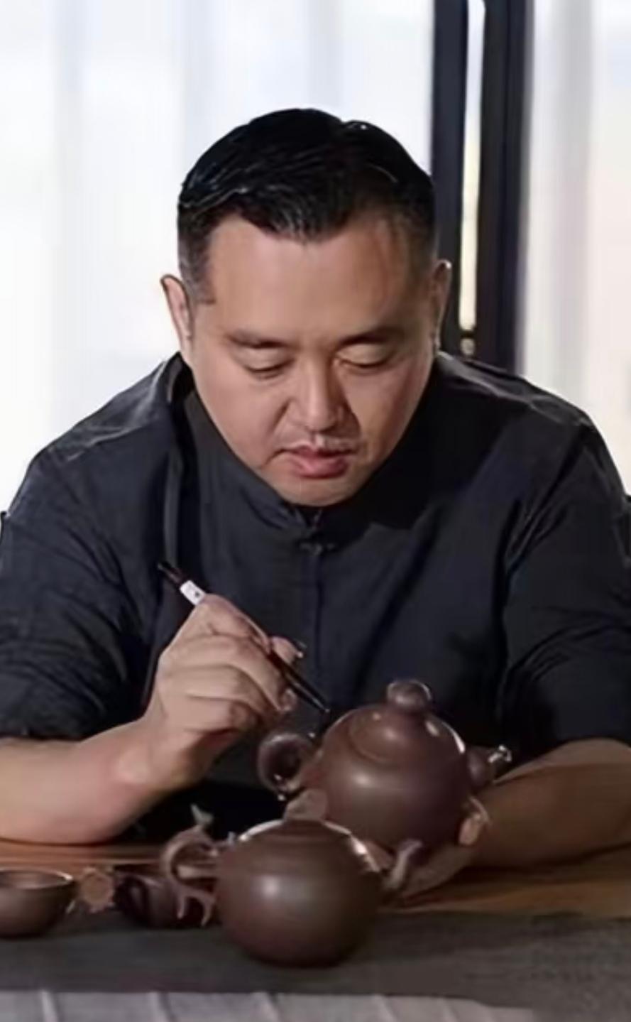 我天，刚才刷到一个消息，给我震得下巴差点就掉下来了！孔令辉当年的乒乓球王子，