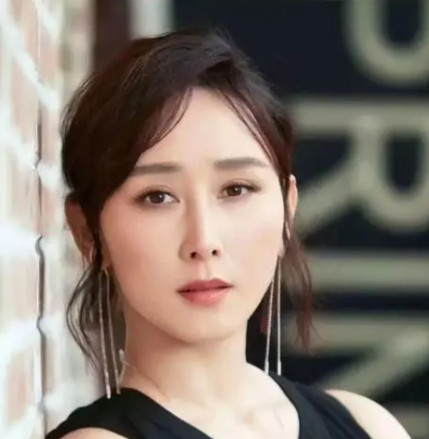 2005年，大马富豪朱兆祥向女演员胡静求婚，胡静说：“咱俩差太多了，不太合适”，