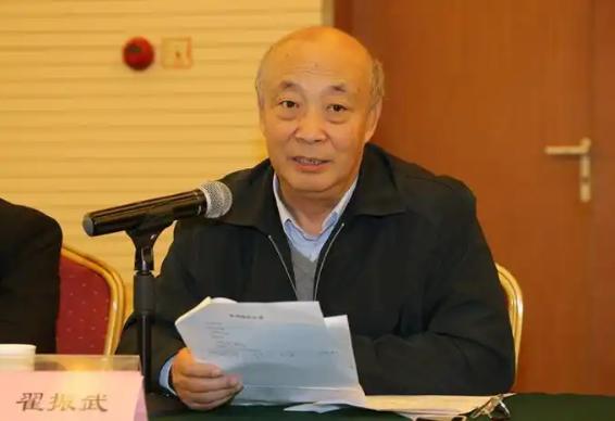 这次反差确实不小！2015年二胎政策放开后，翟振武教授曾预测，未来四五年中国每年