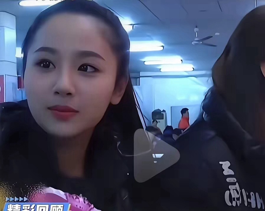 刷到杨紫大学时期的采访视频，真的有被狠狠惊艳到了!宋丹丹曾说她的外形不适合娱乐圈