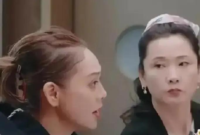 生完3天洗头，她瘫了不是吓唬谁，90年代宁静在美国生完娃，按医生说的当天就