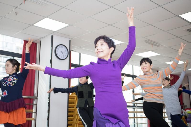 黄昏恋本是温暖美好的事儿，可北京60岁的周阿姨却因此闹心了一番。周阿姨和旧同事钱