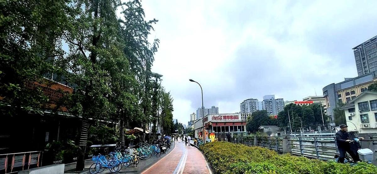 “跑量减半,反而更年轻?”55岁的老李把13公里晨跑砍到10公里,配速从5分掉到