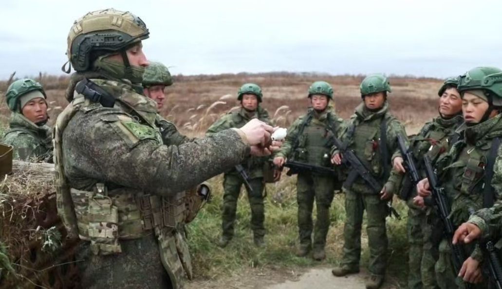 苏梅绞肉场！波兰志愿兵增援苏梅州，俄军四大精锐开动：3万朝鲜援军很快抵达！当