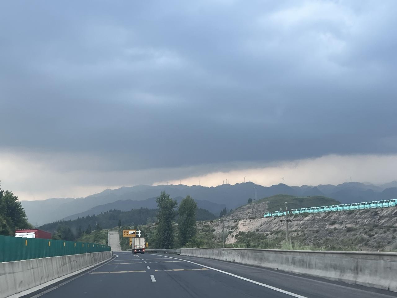 昨日上午，学校宿舍管理员招聘结果出来了。这次只招3个人。活儿也不算累，就是按