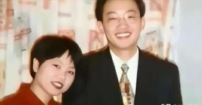 苏州一个医生丈夫用两年时间慢慢毒死了自己的妻子，这事在2003年闹得挺大。邱