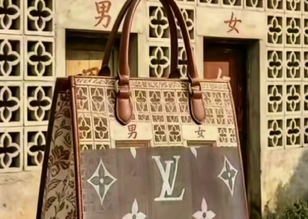 前脚LV还在那儿端着，告奶茶、告鸭血粉丝，一副"老子花纹天下独一份，谁碰谁赔钱"