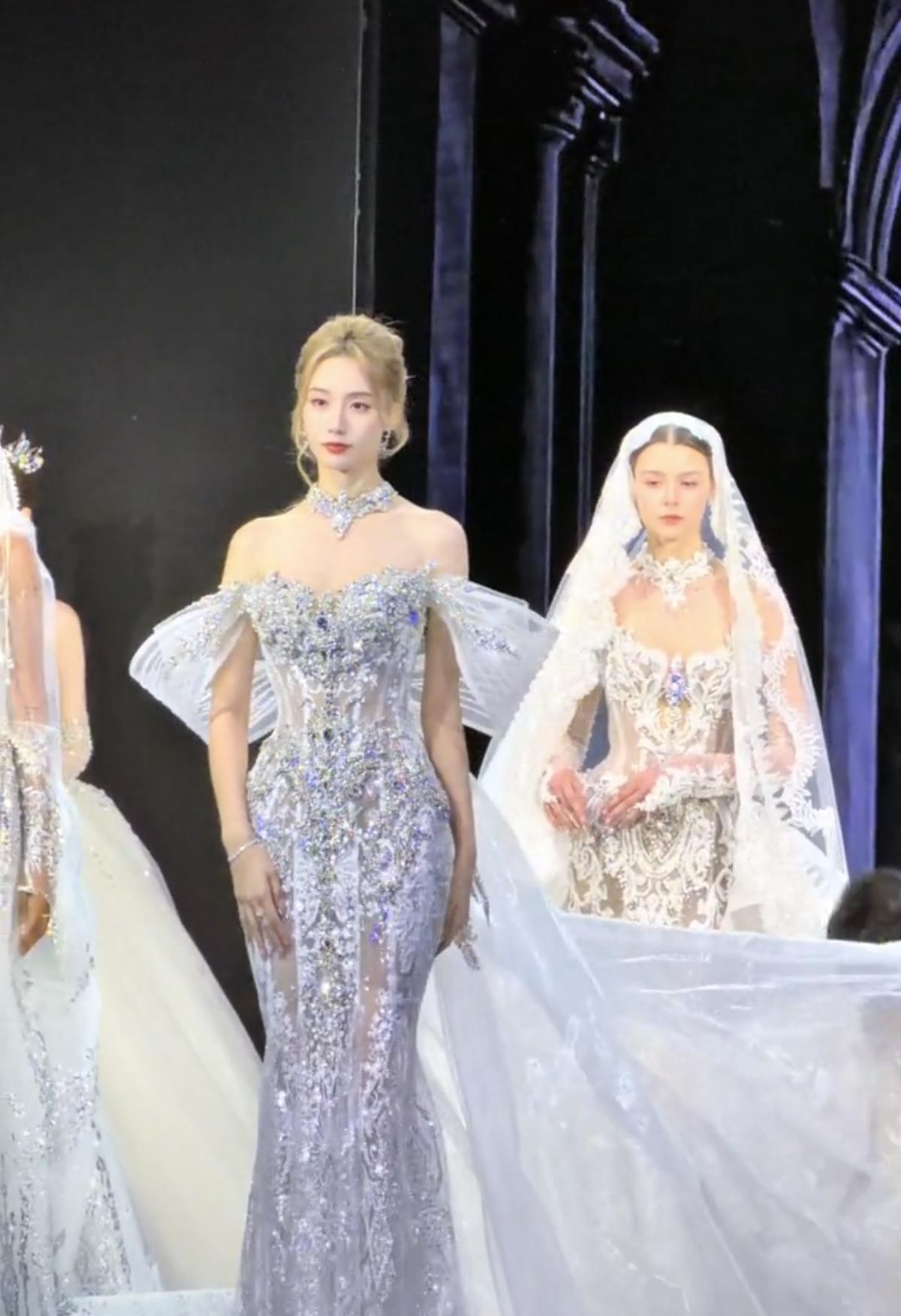 惊呆我的是上一次那个徐璐的明星，哇，那个脸和气质，我用温柔端庄来形容，很有辨识度