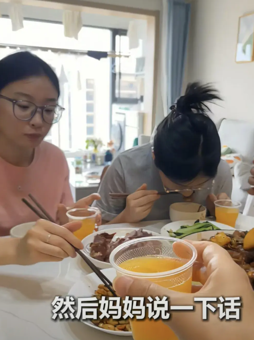 高考7门学科总成绩288分，被人民日报转发！晚上刷抖音看到一个视频，内容是一