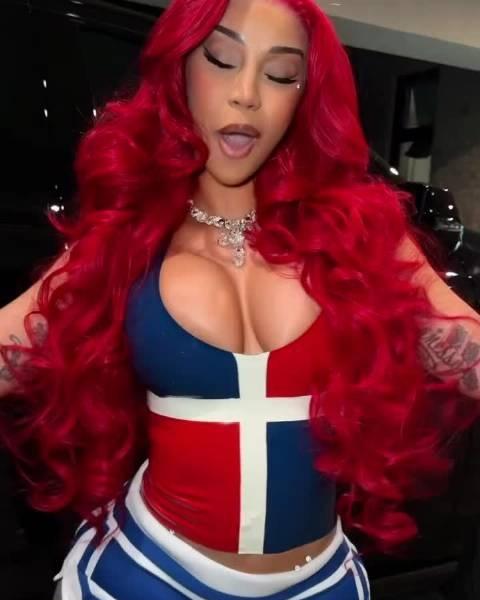 卡老师CardiB在ins更新美照：快来告诉我你那边几点？cardib