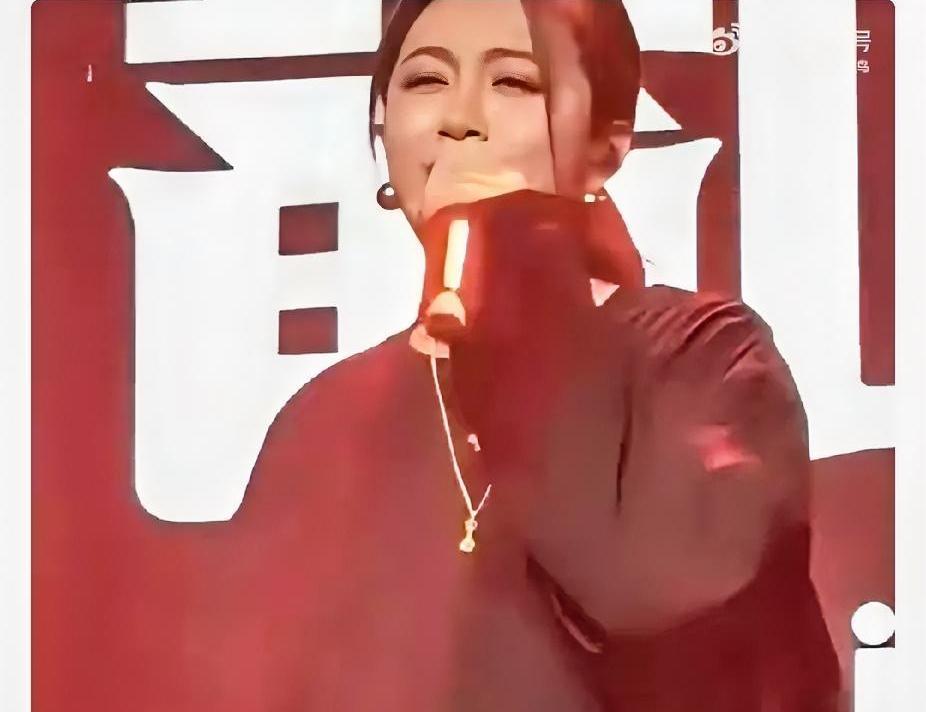 李嘉格的《沦陷》太绝了！歌词直击人心，“真的再也不用见，不用念你的嘴脸”“我要带