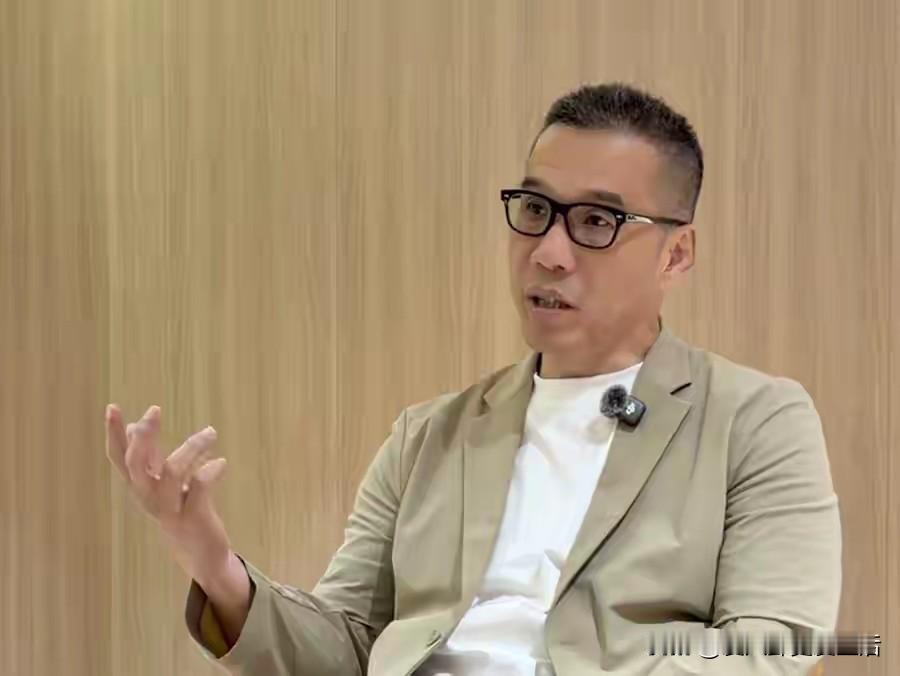 古龙的儿子们把古龙的研究中心设在了杭州，据大儿子说，这个中心是同父异母的兄弟们共