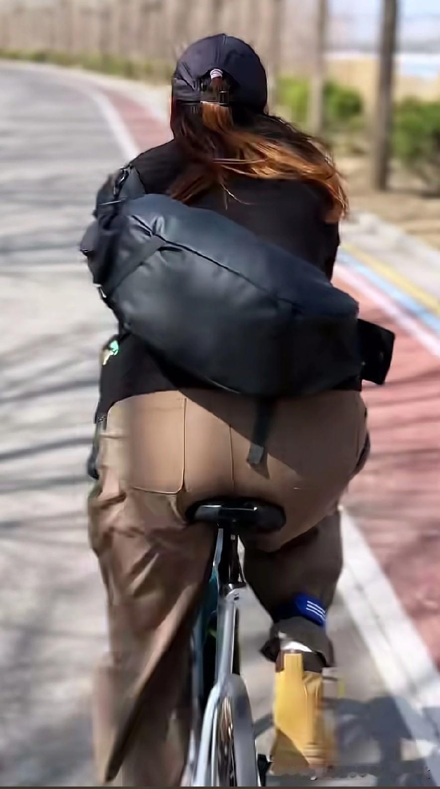 逢春不游乐，应该是痴人。