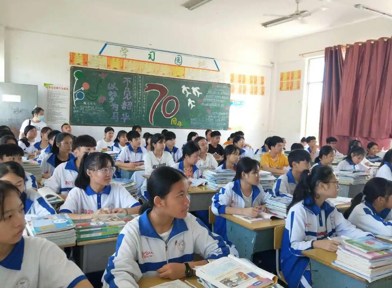 中考上岸重高后，回头看才发现，初中拼的并不是智商，而是这五个方面！1、拼手机