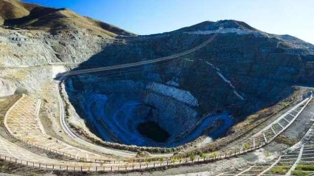 最新国际速报：中国这场仗打的真漂亮。氧化钇被中国掐住，全球面临断链大恐慌!广