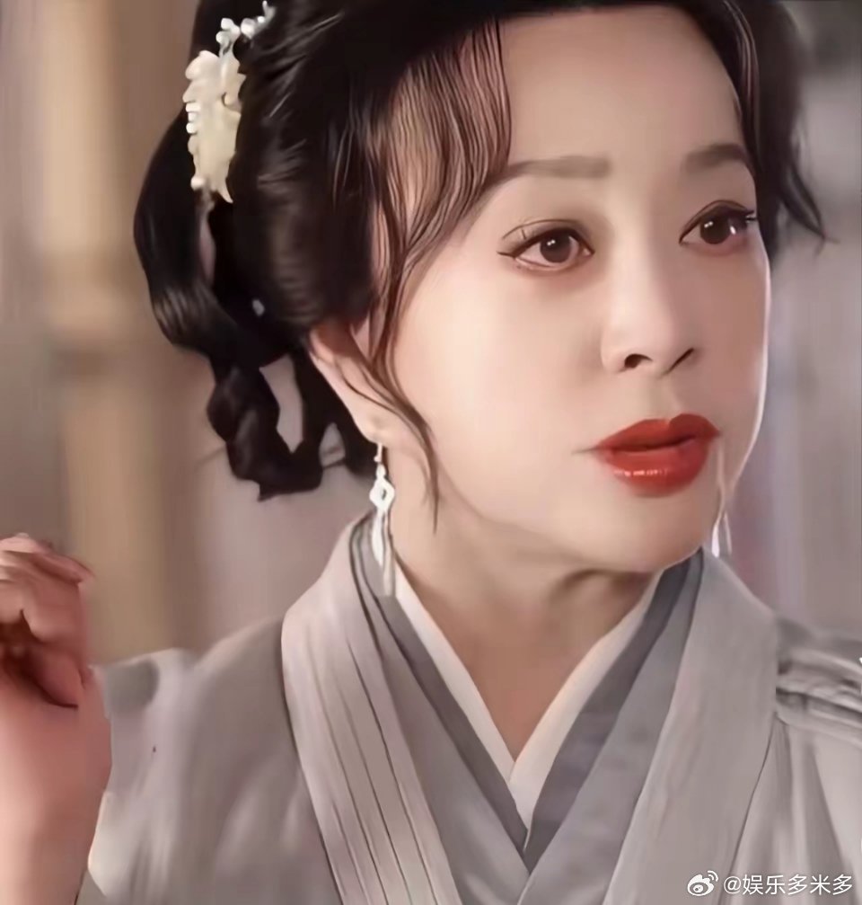 3月2号，刘晓庆高调发文，满屏都是抑制不住的兴奋和得意，甚至情不自禁地自夸了起来