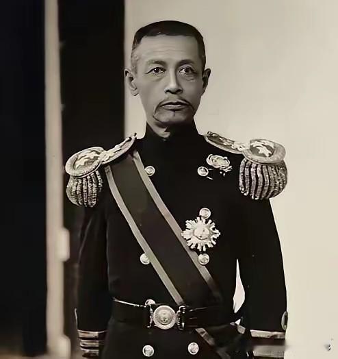 1951年，93岁高龄的前清朝海军总司令萨镇冰在得知志愿军成功击退美军并进攻韩国