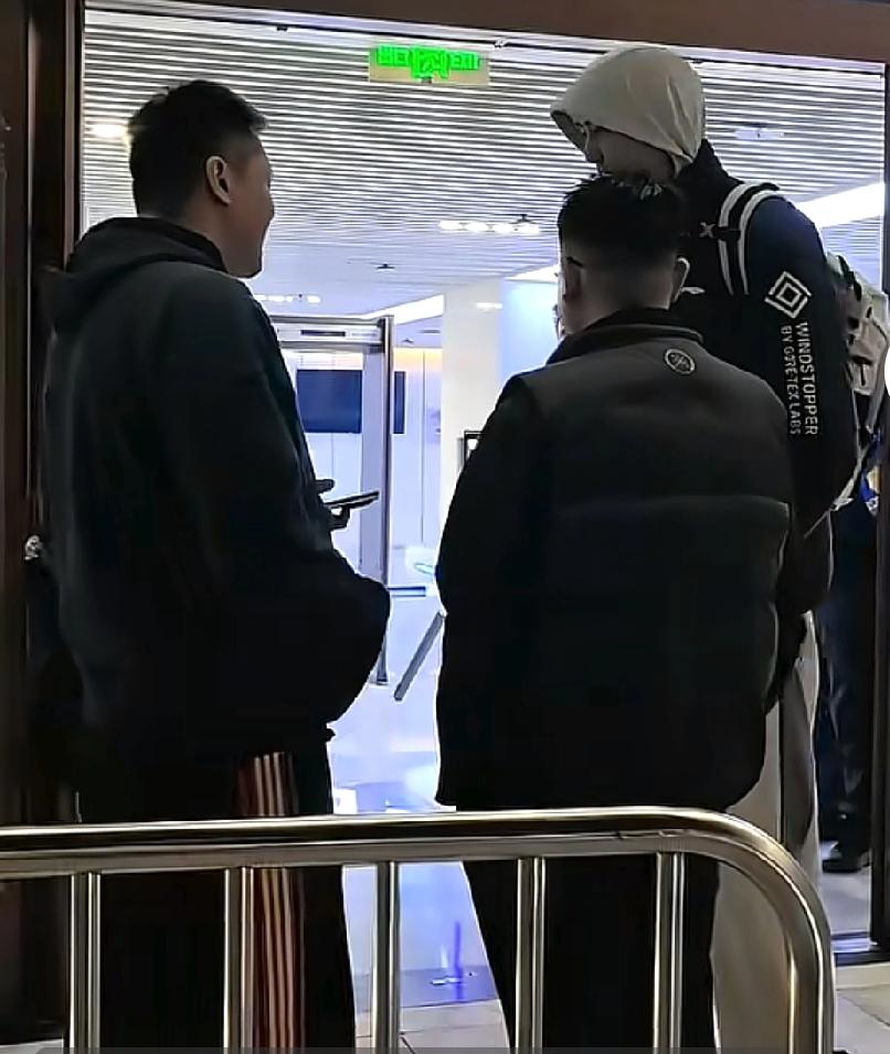 徐昕得到朱芳雨夸赞，对位刘传兴焦点在赢球，谁成磨刀石都很倒霉徐昕连续两场球数