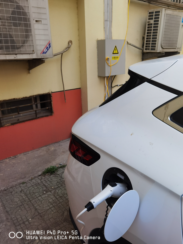 比亚迪宋plusdmi外放电功能真香昨晚小区变压器烧了，无奈用的比亚迪宋plu