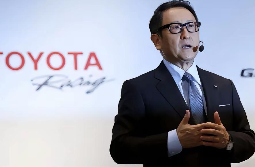 日系车的销量崩盘，就是被自己那套曾经战无不胜的成功体系给困死的。这像是个无解