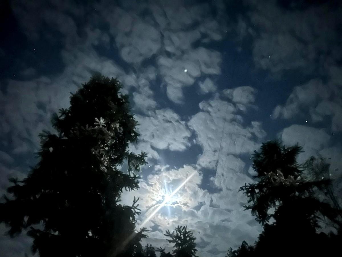 当妈的，好像连理直气壮失眠的资格都没有。这话听着特矫情，但你细品。我半夜醒了