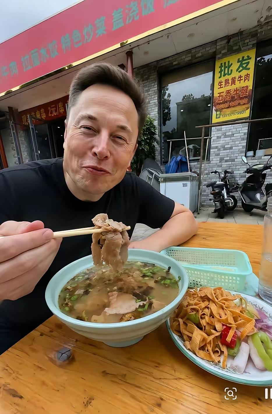 身价万亿的马斯克，没在华尔街的晚宴上举杯，没在硅谷的发布会上演讲，反倒蹲在中国街