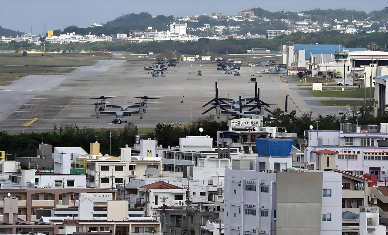 日本自卫队近期在冲绳北部的奄美大岛和战略要地马毛岛昼夜赶建军事基地，计划修建20