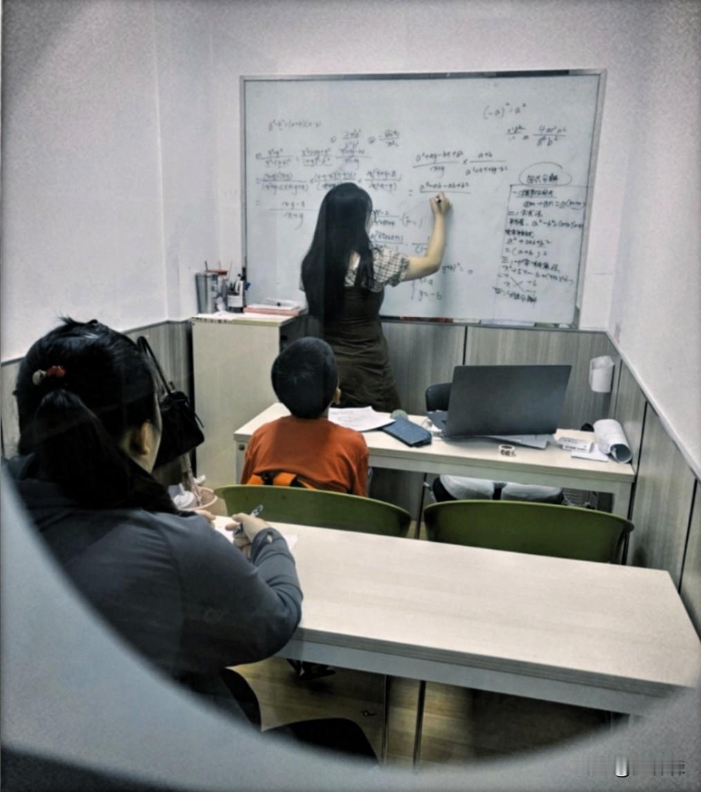 中小学补习班核心是质量还是服务？昨天晚上同一个搞教培的校长聊天，他说他的教培中心