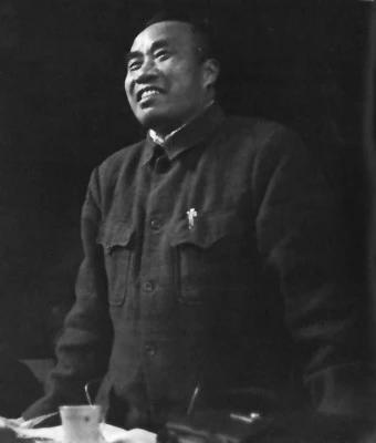 1950年，朱德的外甥许明扬在村里实在过不下去了，就写信给朱德，想要去北京投奔他