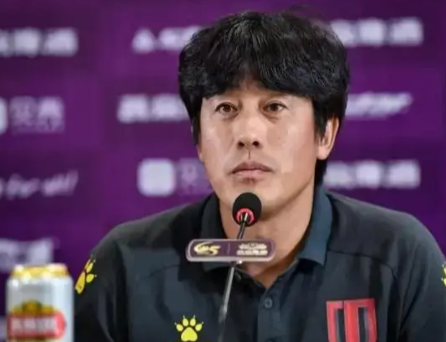 海港客场战铁人，铁人主帅真是神，带队五场就保级，中超教练第一人！中超联赛半程比
