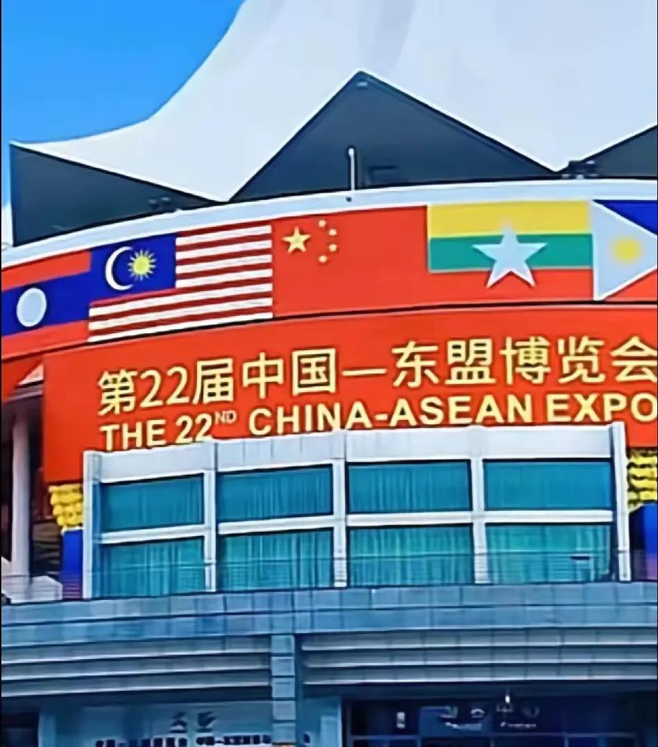 在东盟十一国中，有一个国家最坏，和中国的关系最差，那就是菲律宾。坡县也一般。‌