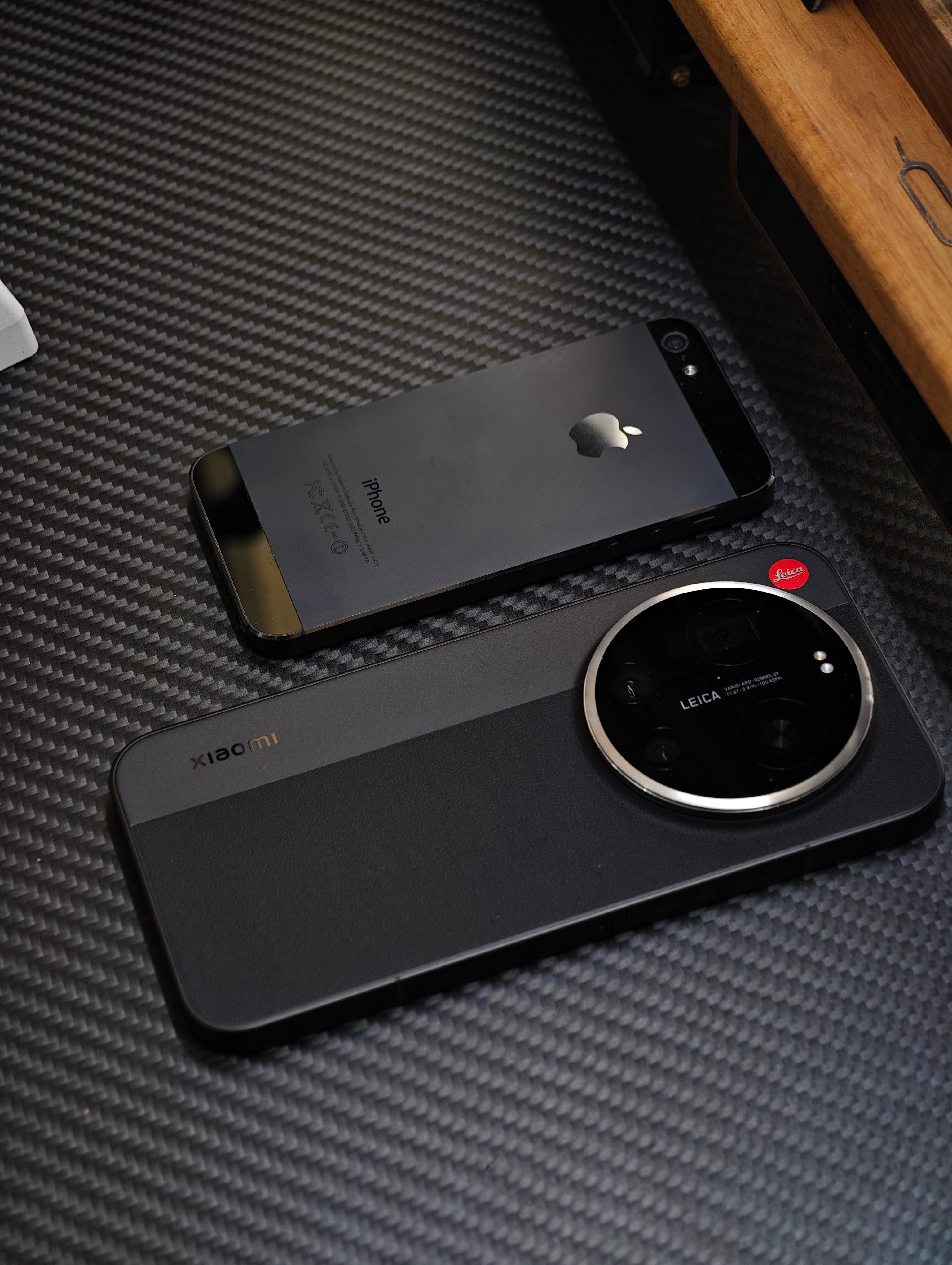 有一说一，我还挺喜欢圆形音量按键的。无论是摸起来还是按下去，比整个一长条舒服多了