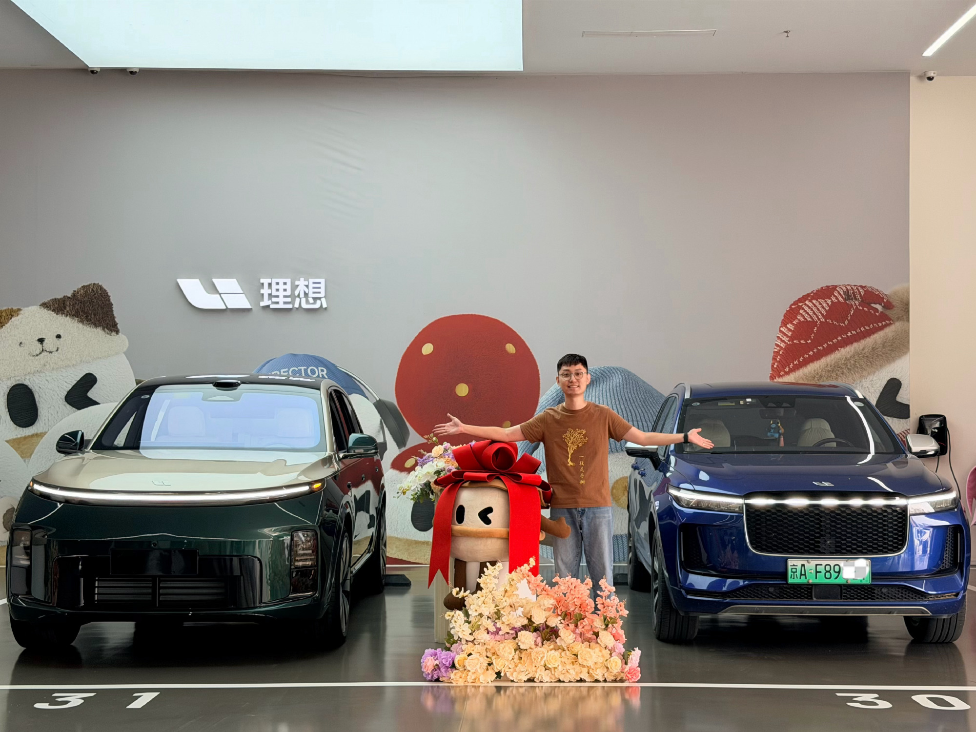 理想L8 Livis终于提了理想ONE提车的时候因为各种各样的原因，是...