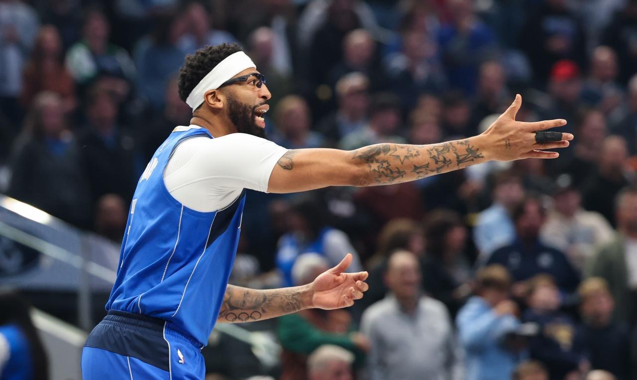 独行侠有意将安东尼-戴维斯送回湖人。根据美媒报道：独行侠想要通过交易安东尼-戴维